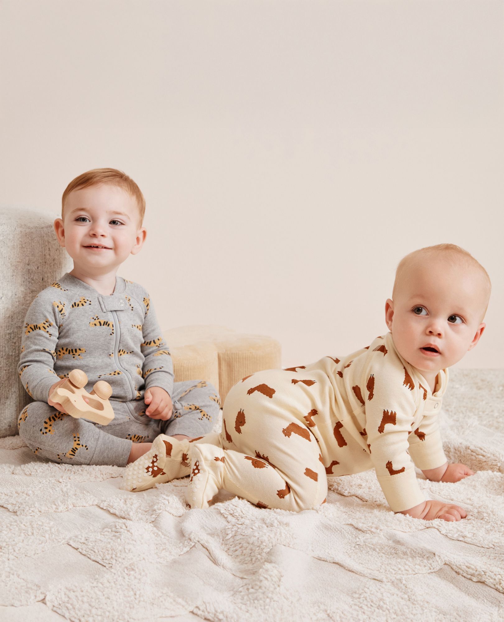 HannaJams™ Sleeper in Wild Cats on Heather Grey - main