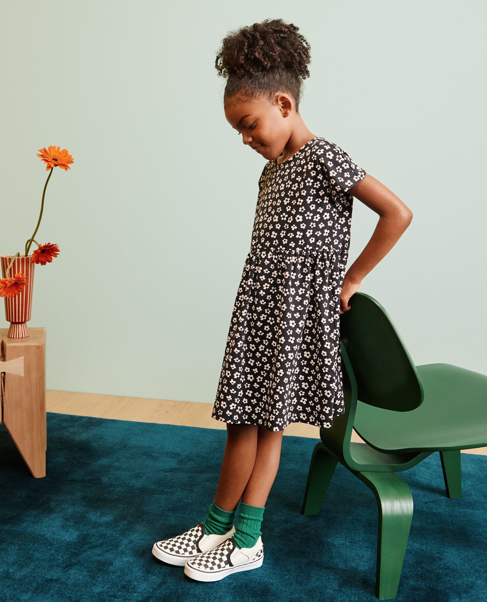 Dolman Sleeve Dress with Pockets in Black and White Daisy - main