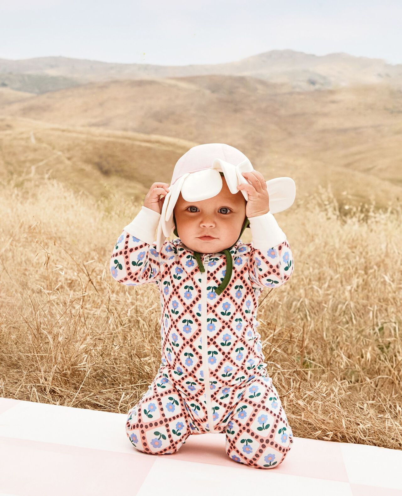 HannaSoft™ Stretch Sleeper in Floral Latticework on Ecru - main