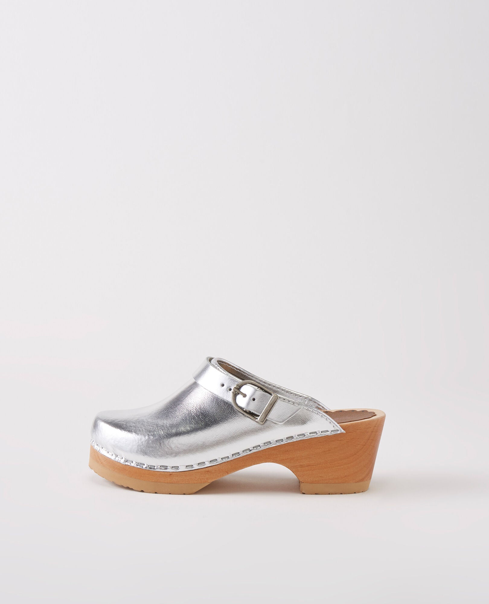 clogs with heel strap