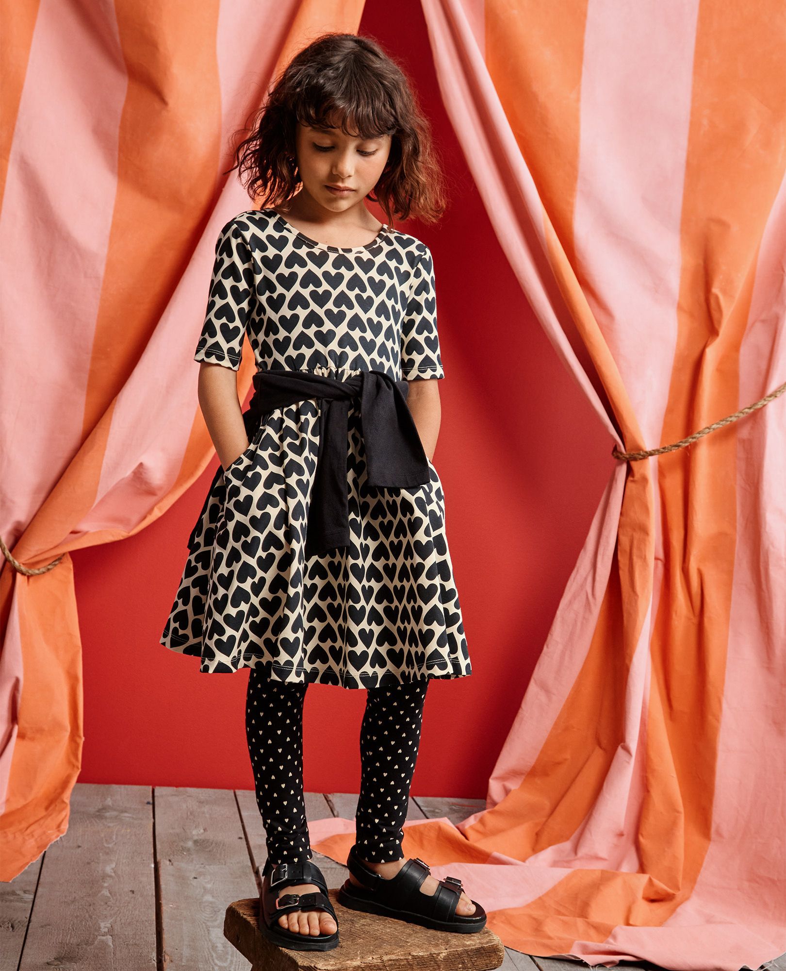 Leggings in  Dainty Heart on Black - main