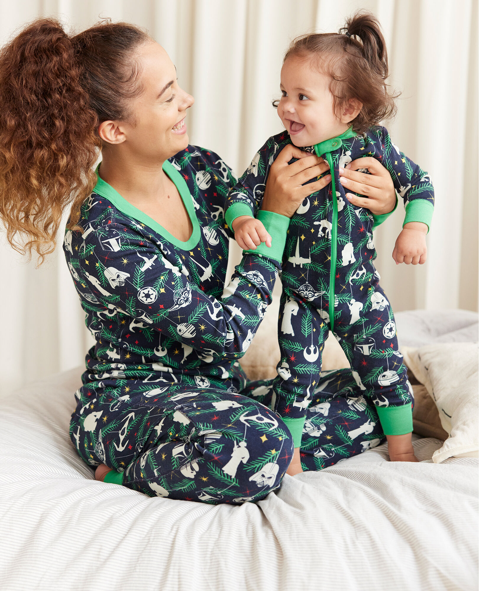Star Wars™ Holiday Matching Family Pajamas | Hanna Andersson