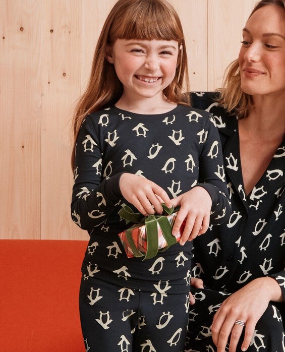 Toddler Holiday HannaSoft™ Stretch Pajama Set in Squeaky The Penguin On Black - Size 18-24 mos by Hanna Andersson