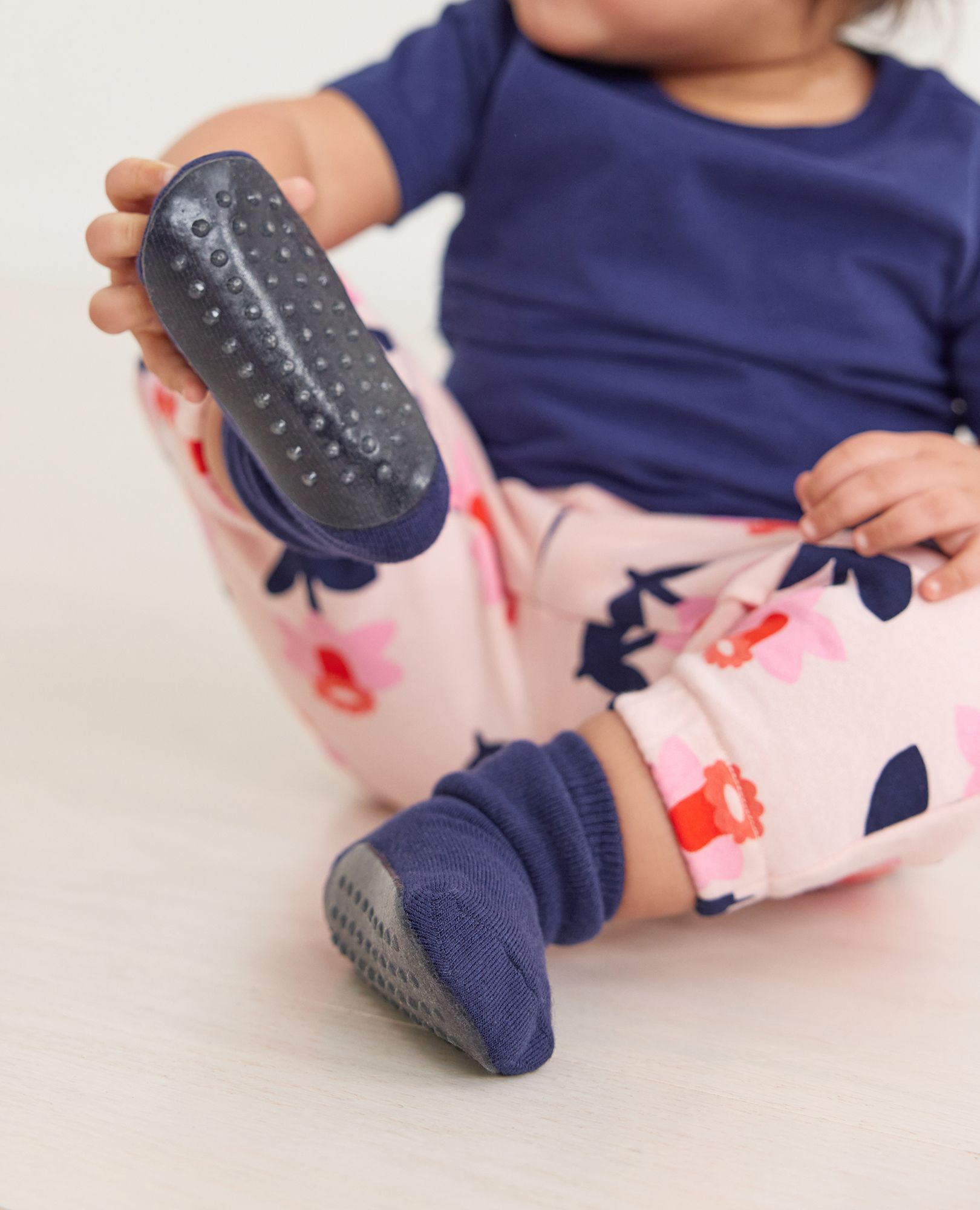 Baby slippers sales with grip