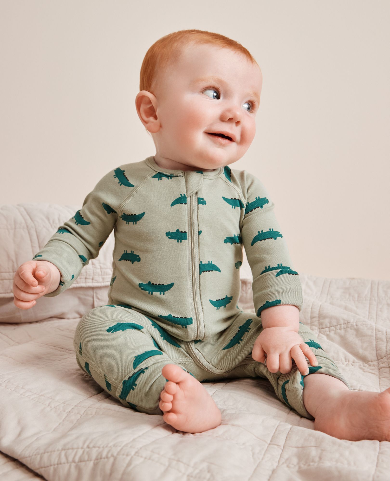 HannaSoft™ Stretch Sleeper in Fir Tree Alligator on Seagrass - main