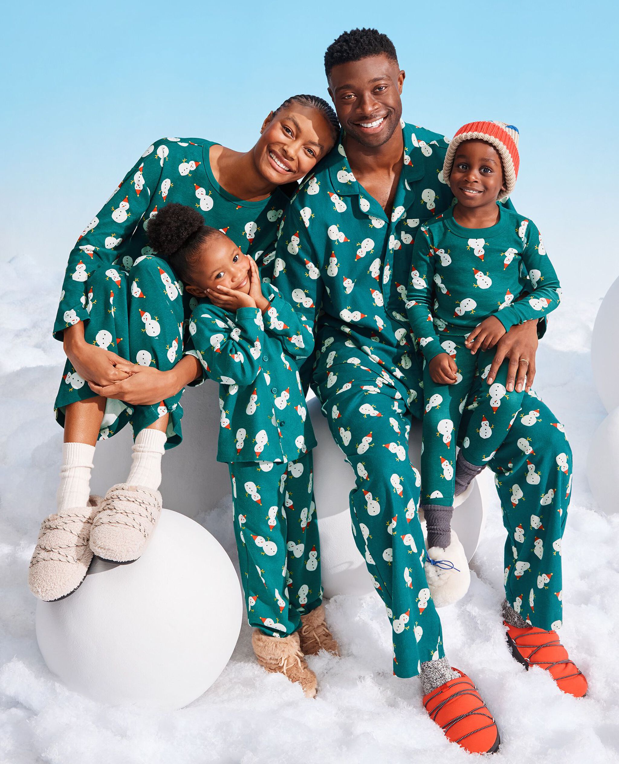 Holiday HannaJams™ Pajama Set in Frosty Friends - main
