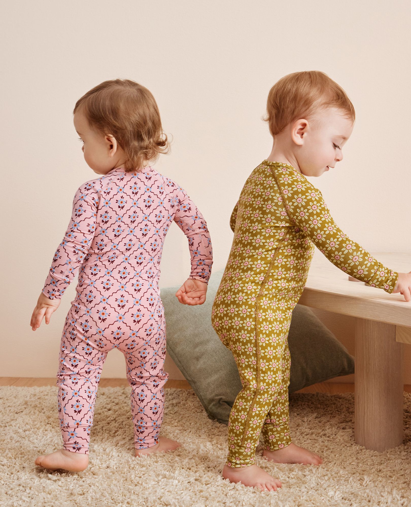 HannaSoft™ Stretch Sleeper in Sweet Daisies - main