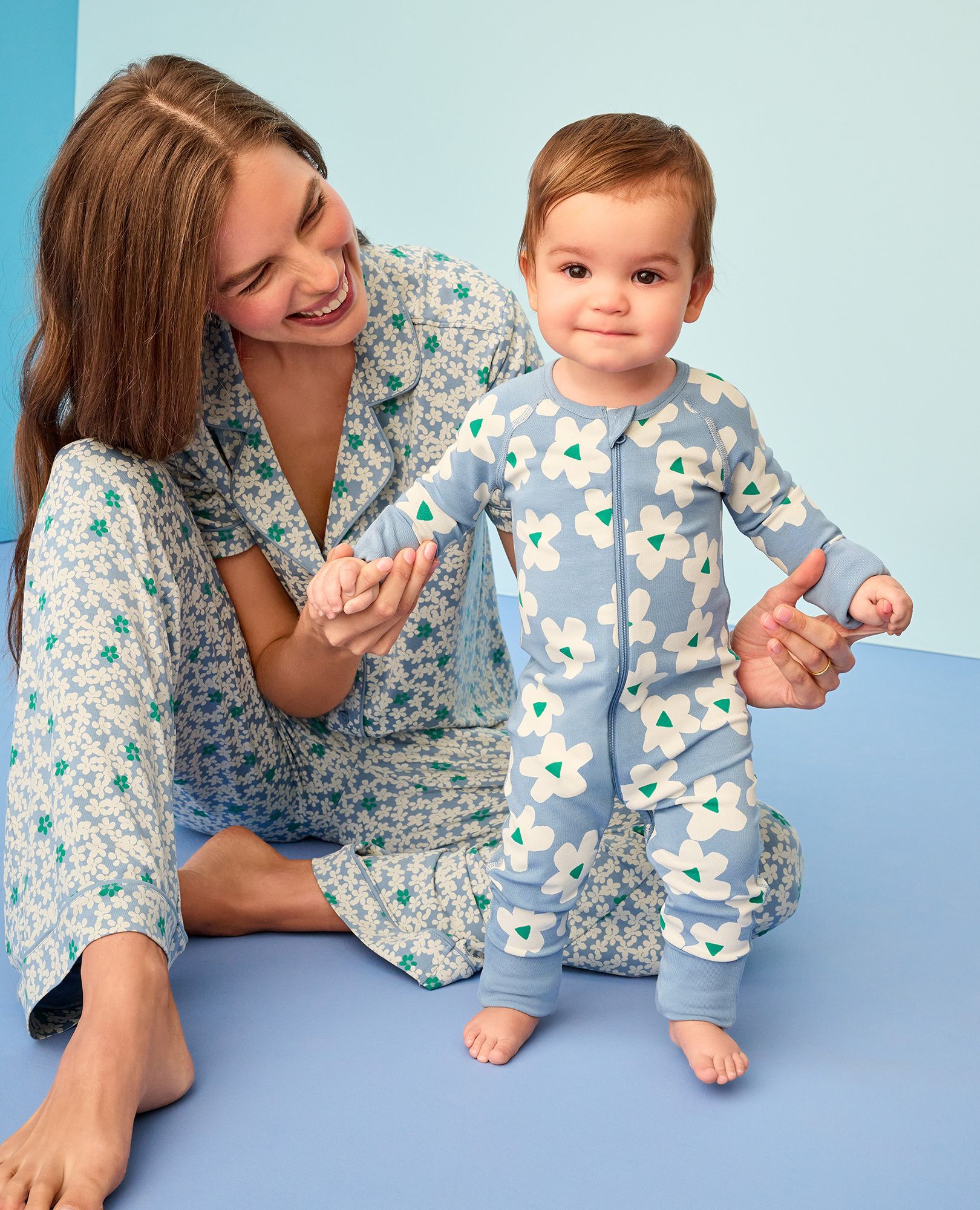 HannaSoft™ Stretch Sleeper in Ecru Flowers on Blue - main