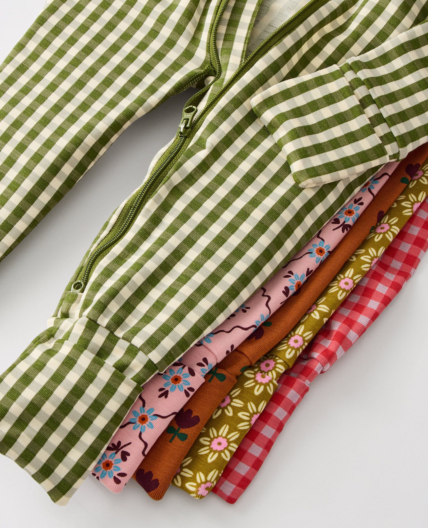 HannaSoft™ Stretch Sleeper in Black Spots on Amber Wood - main