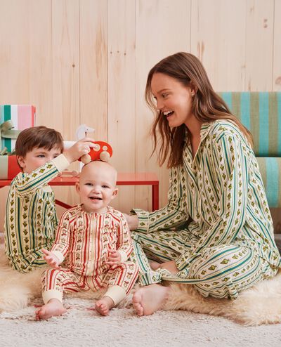 Dr. Seuss Grinch HannaSoft™ Stretch Sleeper in Cindy Lou Wallpaper - main