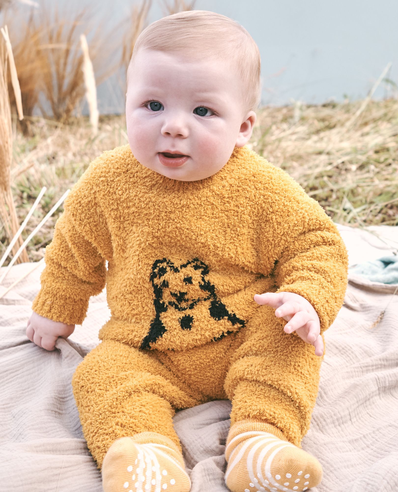 Yellow infant leggings 2025