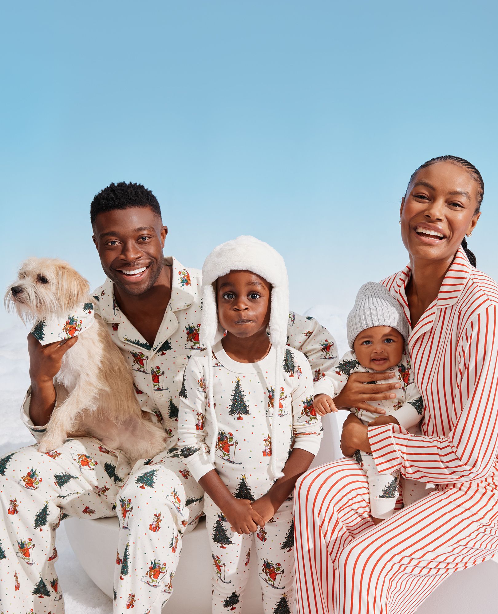Dr. Seuss Grinch HannaJams™ Pajama Set in Skiing Grinch - main