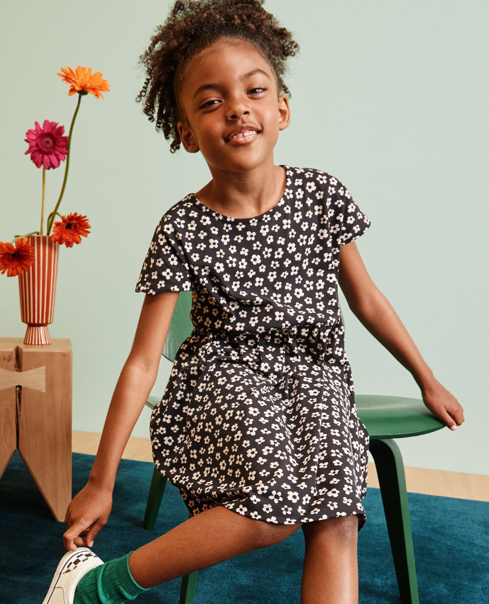 Dolman Sleeve Dress with Pockets in Black and White Daisy - main