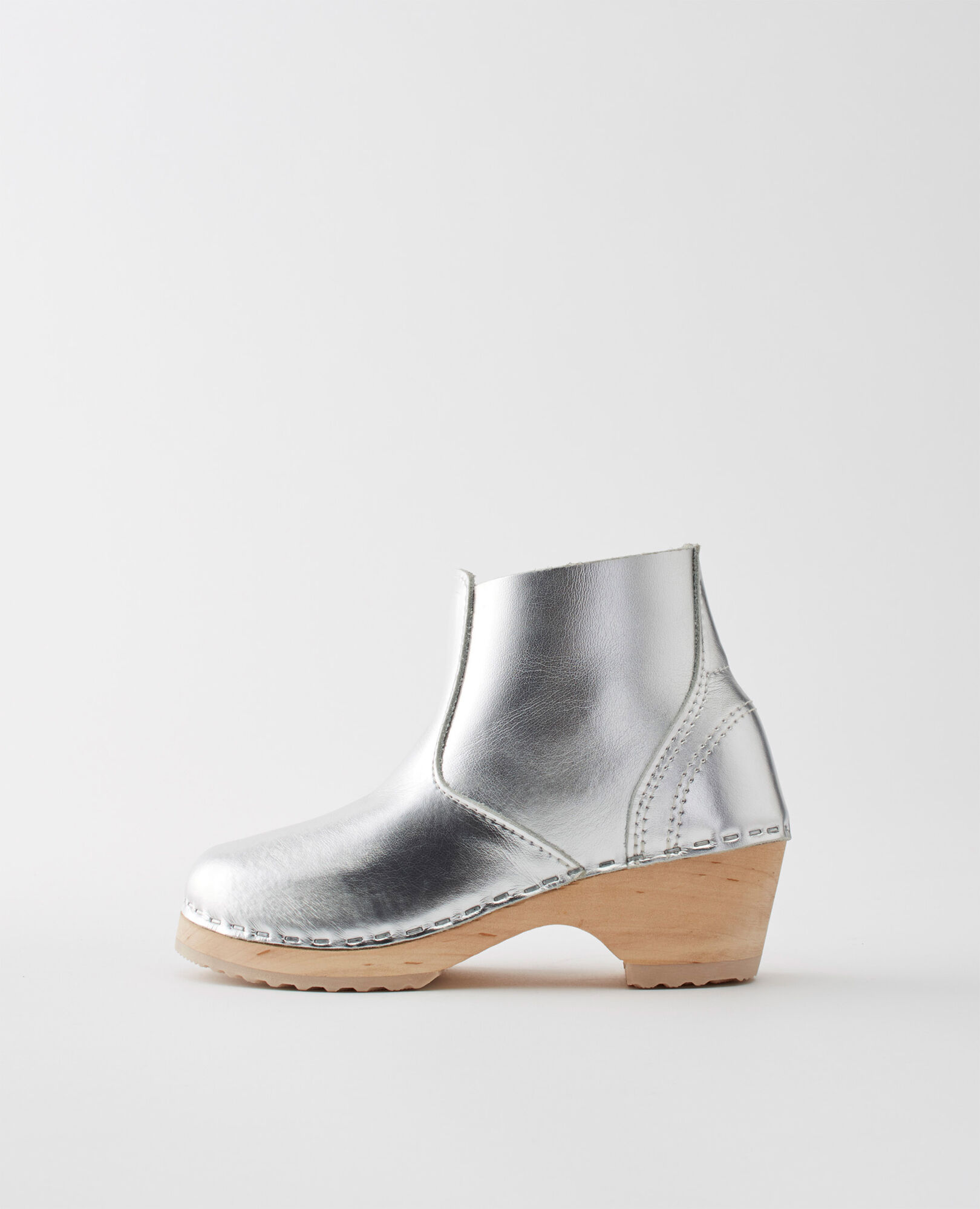 hanna andersson clog boots