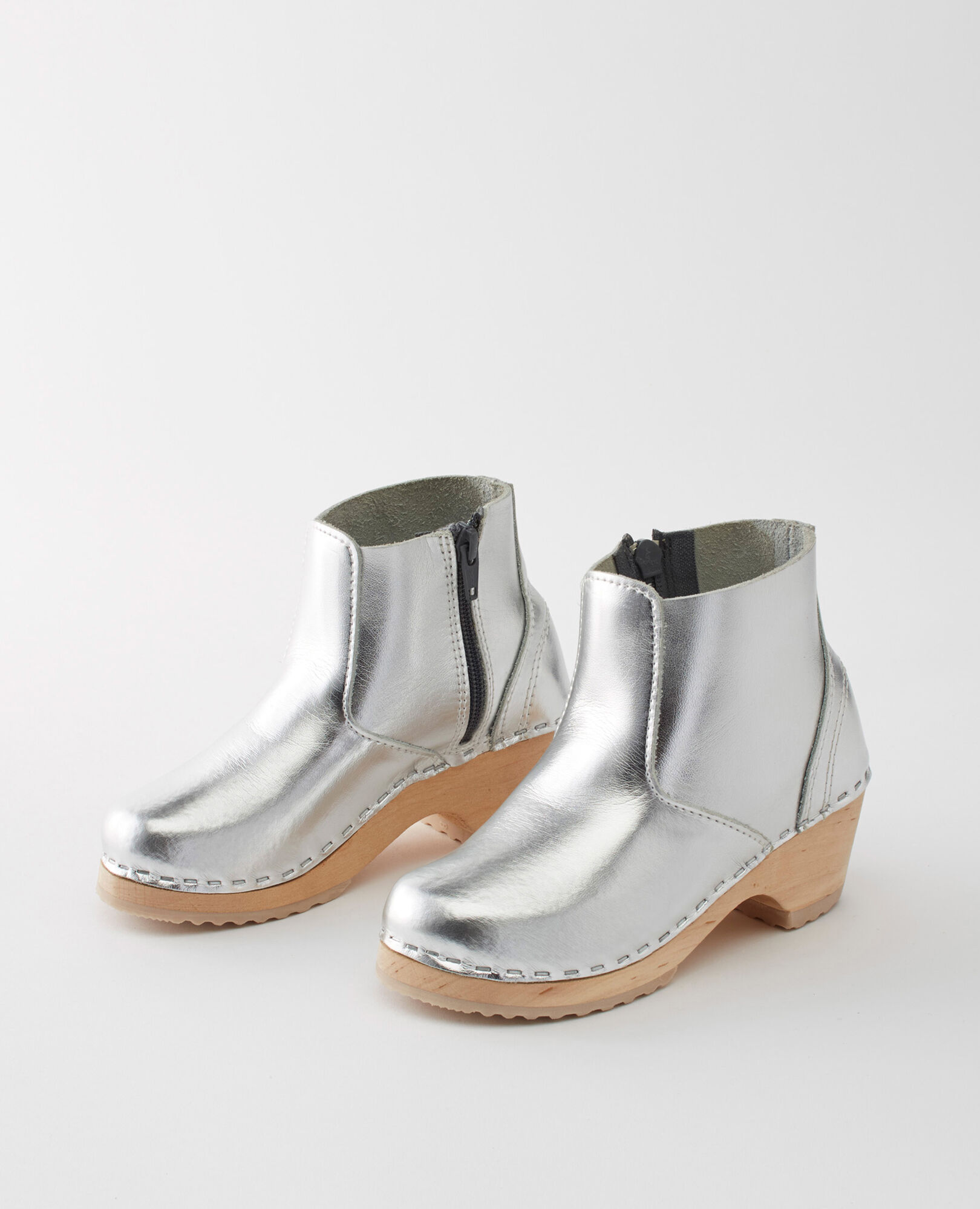 hanna andersson clog boots
