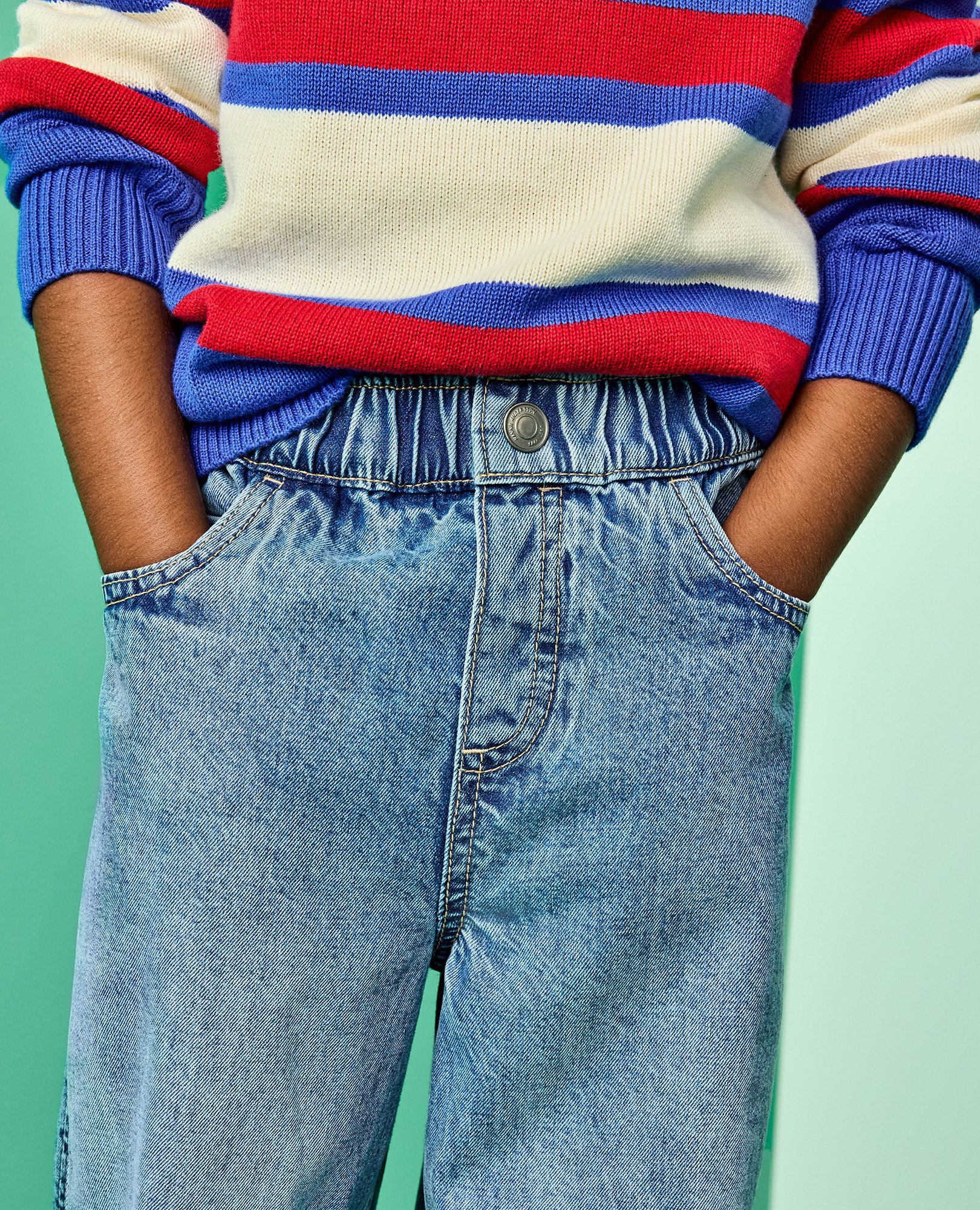 Loose Fit Jeans in Light-Medium Wash - main