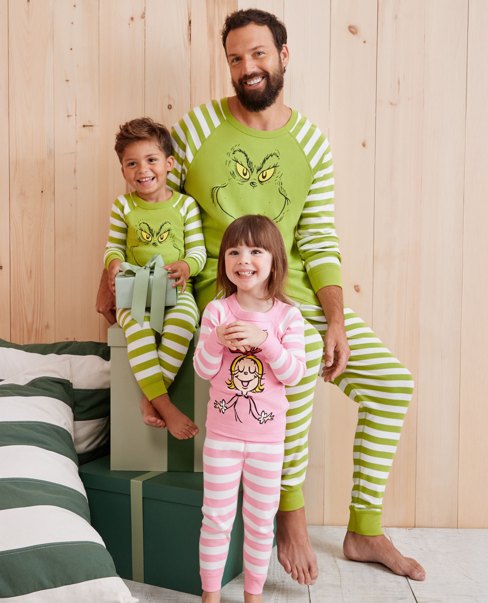 Dr. Seuss Grinch HannaJams™ Pajama Set in Grinch - main