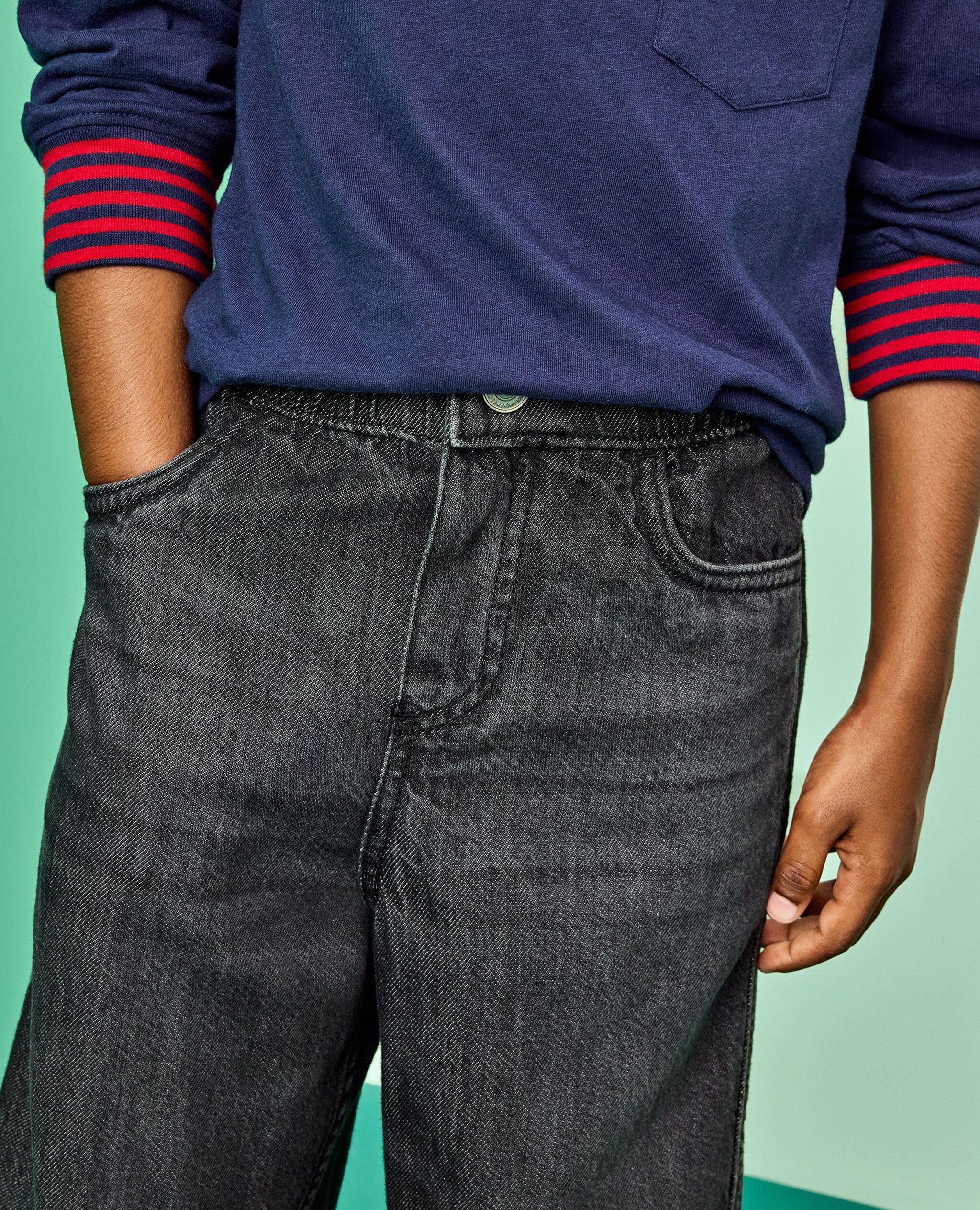 Loose Fit Jeans in Black Wash - main