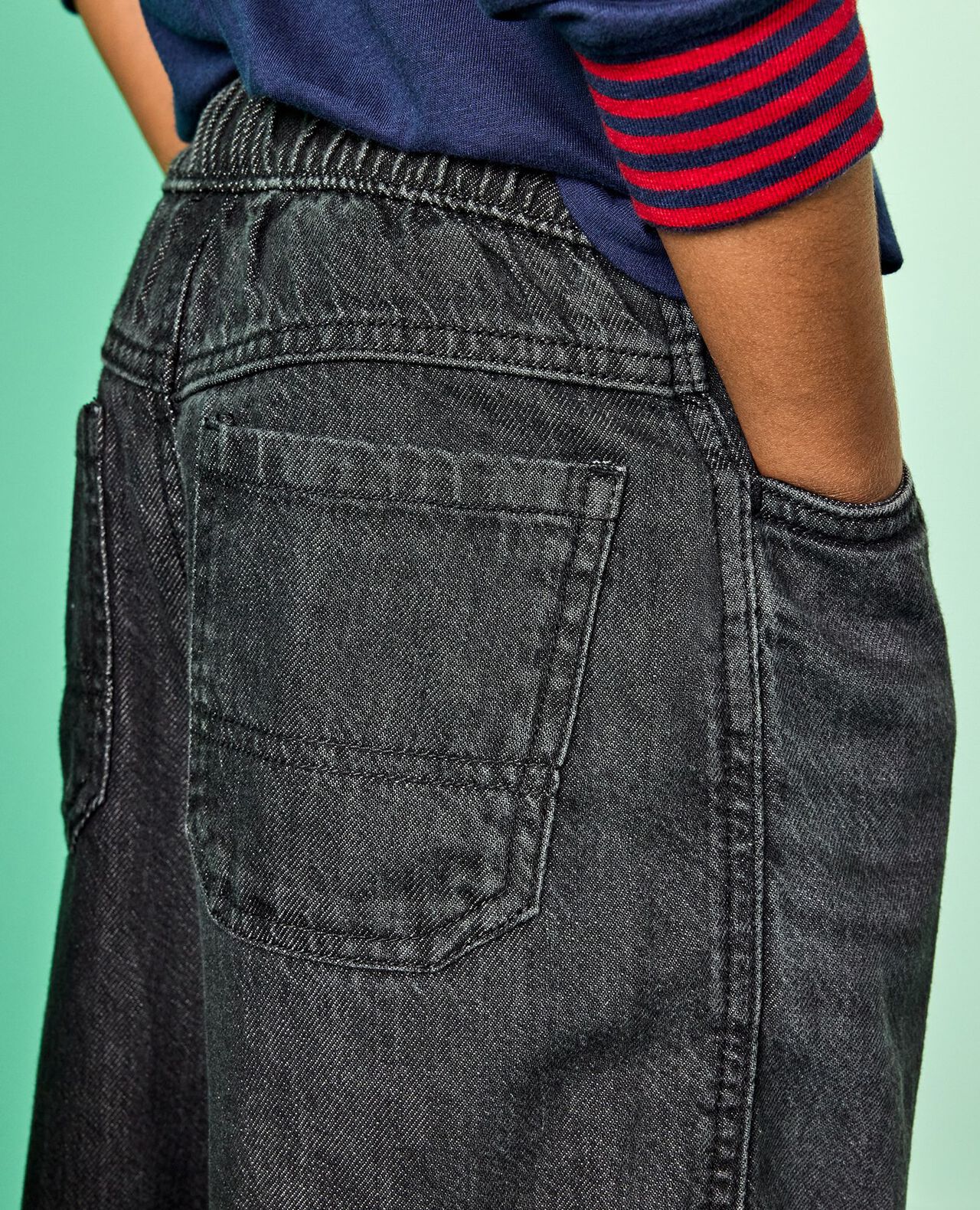 Loose Fit Jeans in Black Wash - main