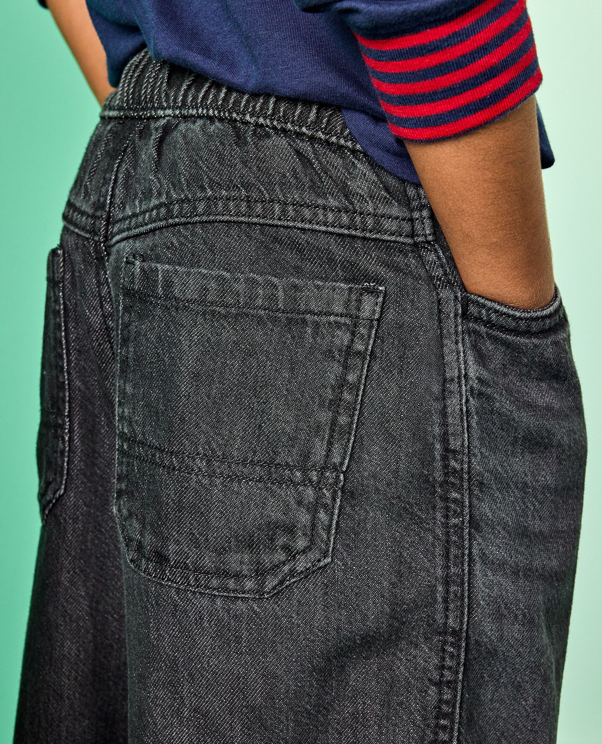 Loose Fit Jeans in Black Wash - main