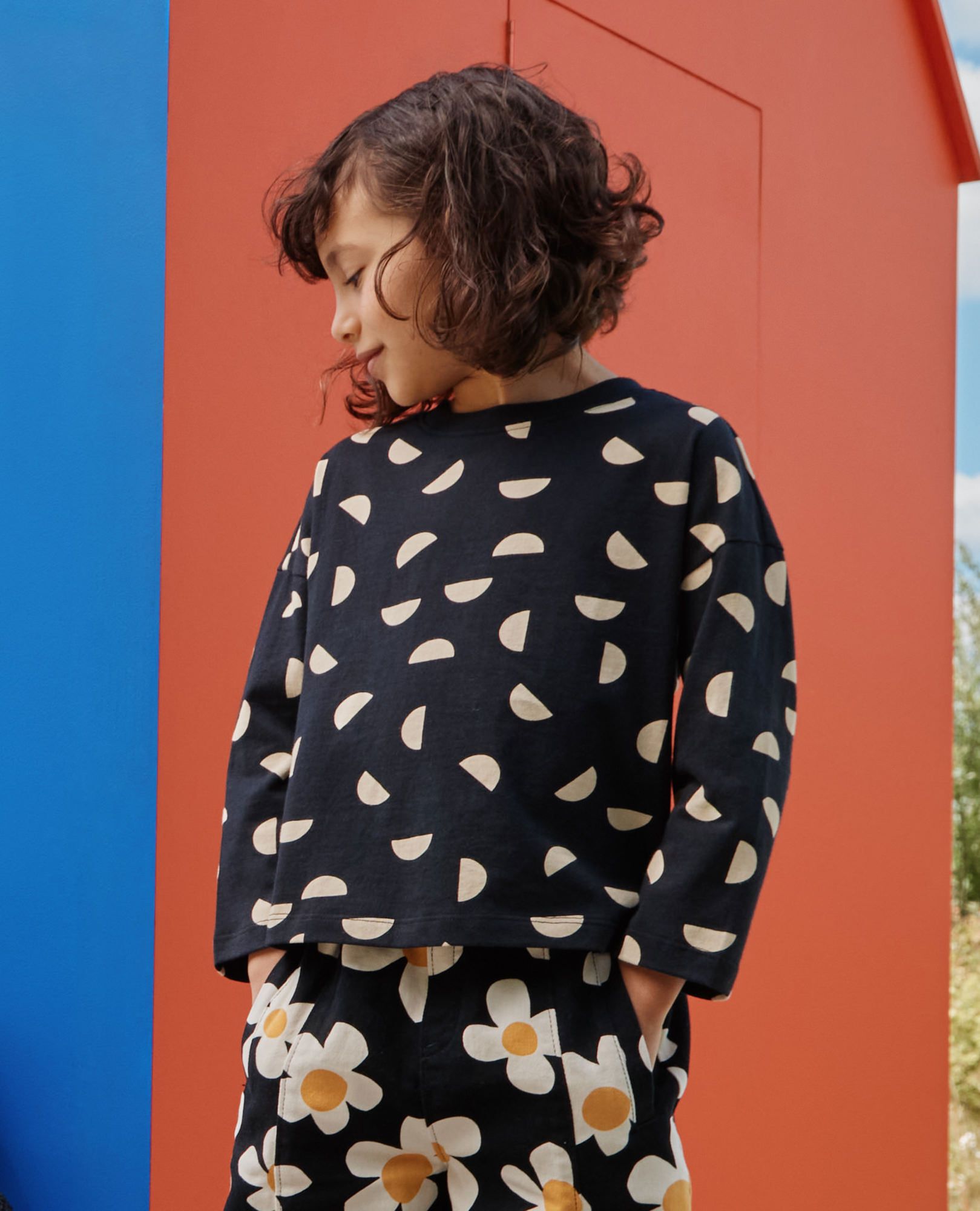 Bracelet Sleeve T-Shirt in Half Moons on Black - main