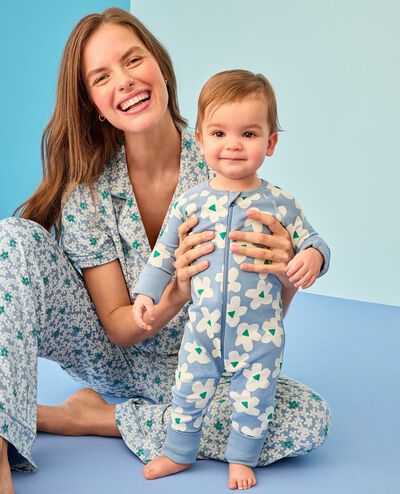 Women's Short Sleeve HannaSoft™ Pajama Set in Scattered Daisies on Blue - main