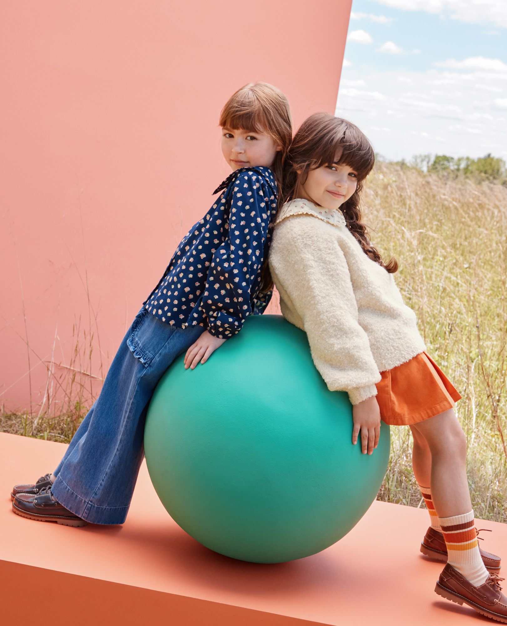 Poplin Collared Button Up Shirt in Flower Bunch on Navy - main