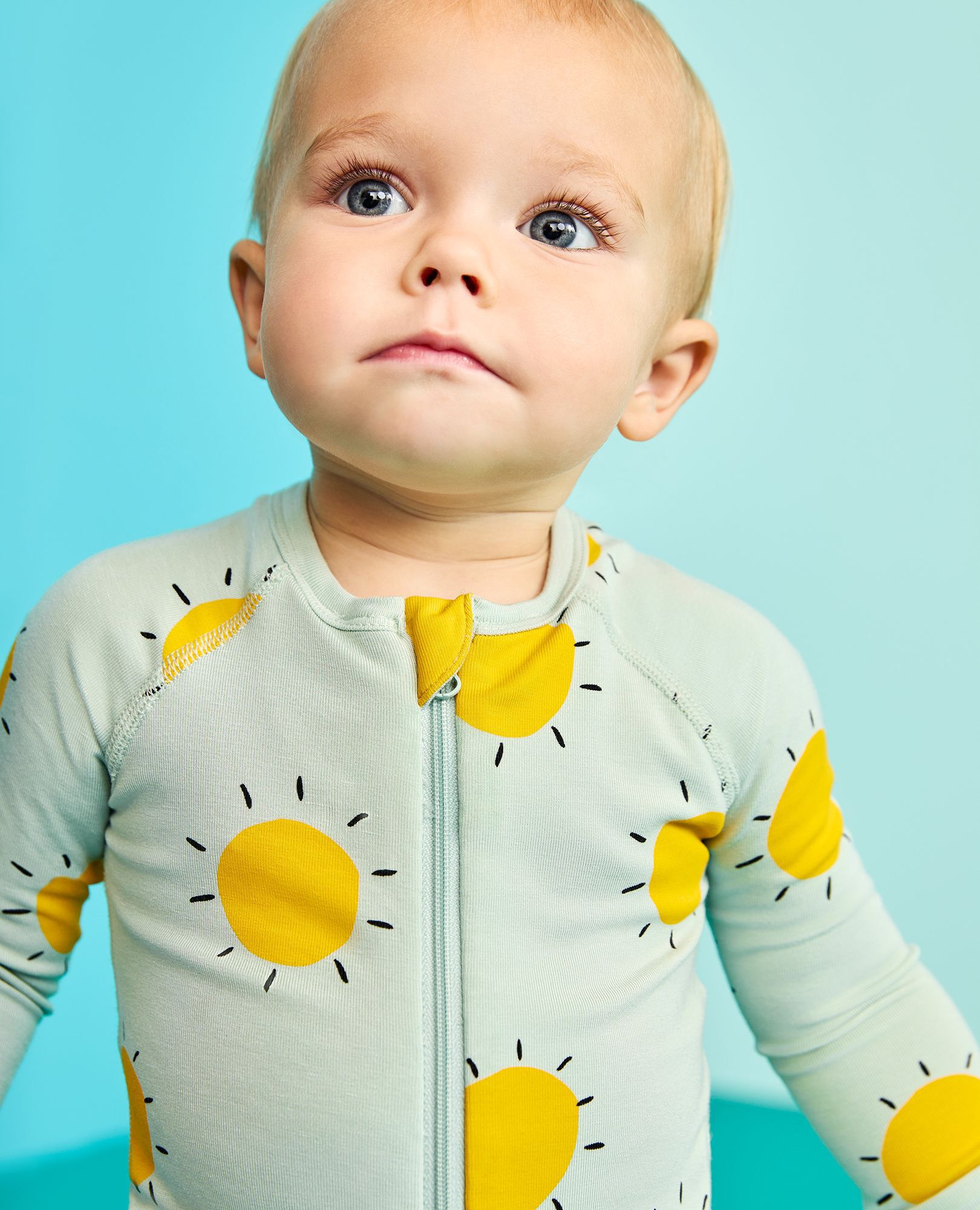 HannaSoft™ Stretch Sleeper in Springtime Suns on Blue - main