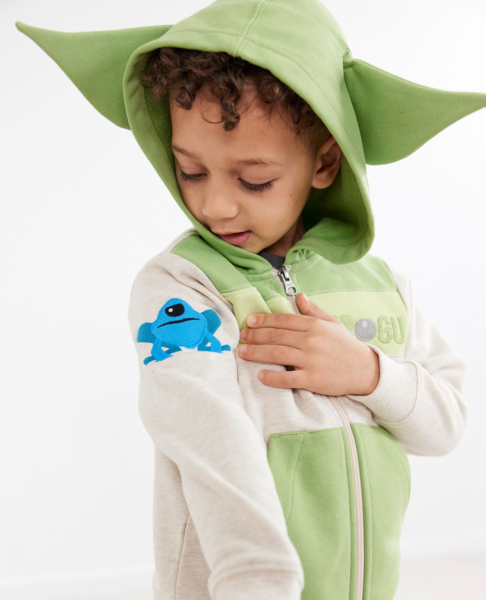 Baby yoda sales sweatshirt boys