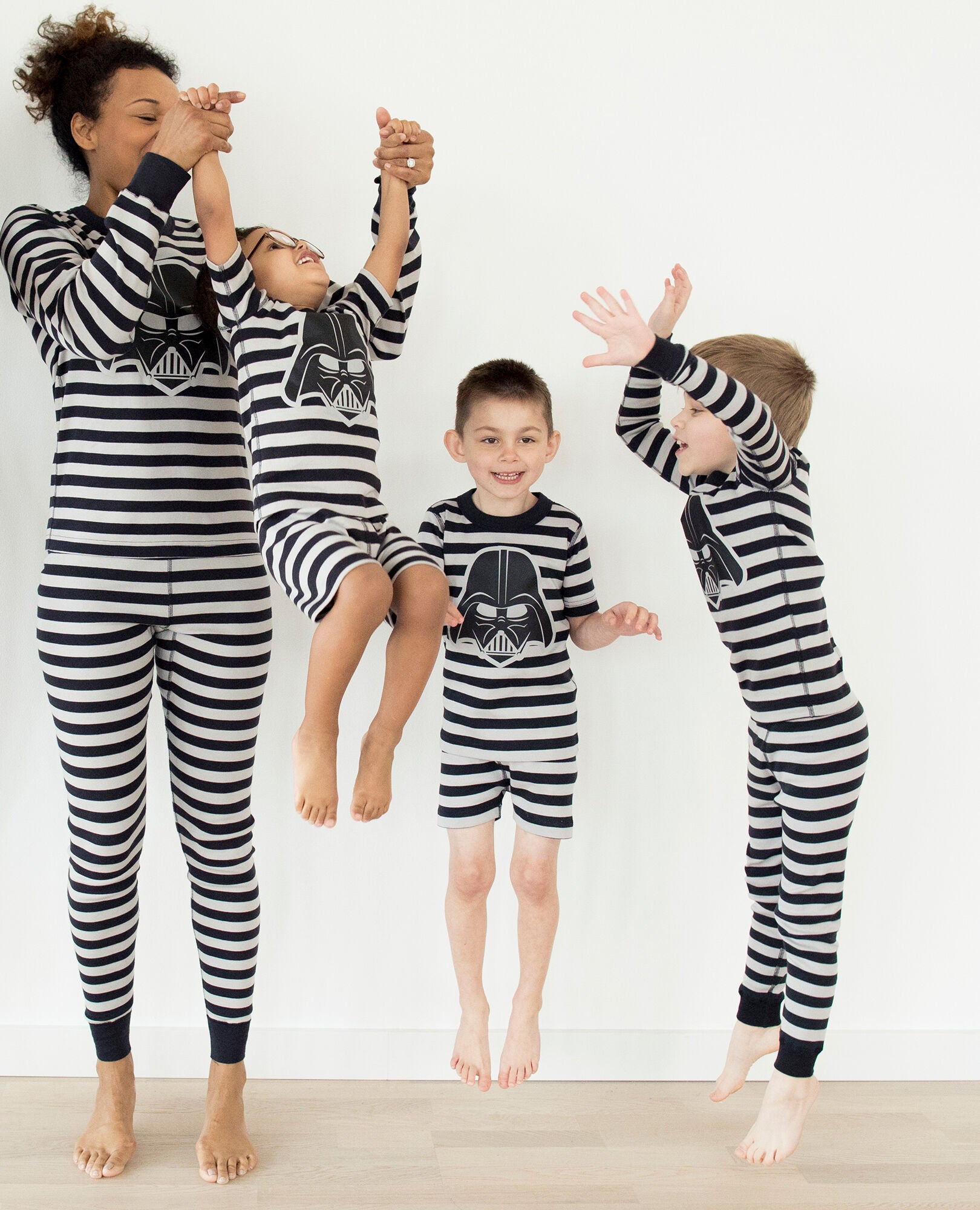 Kids STAR WARS Long John Pajama Set Black Clay Grey in 100 Cotton Little Girls Boys Size 4 by Hanna Andersson