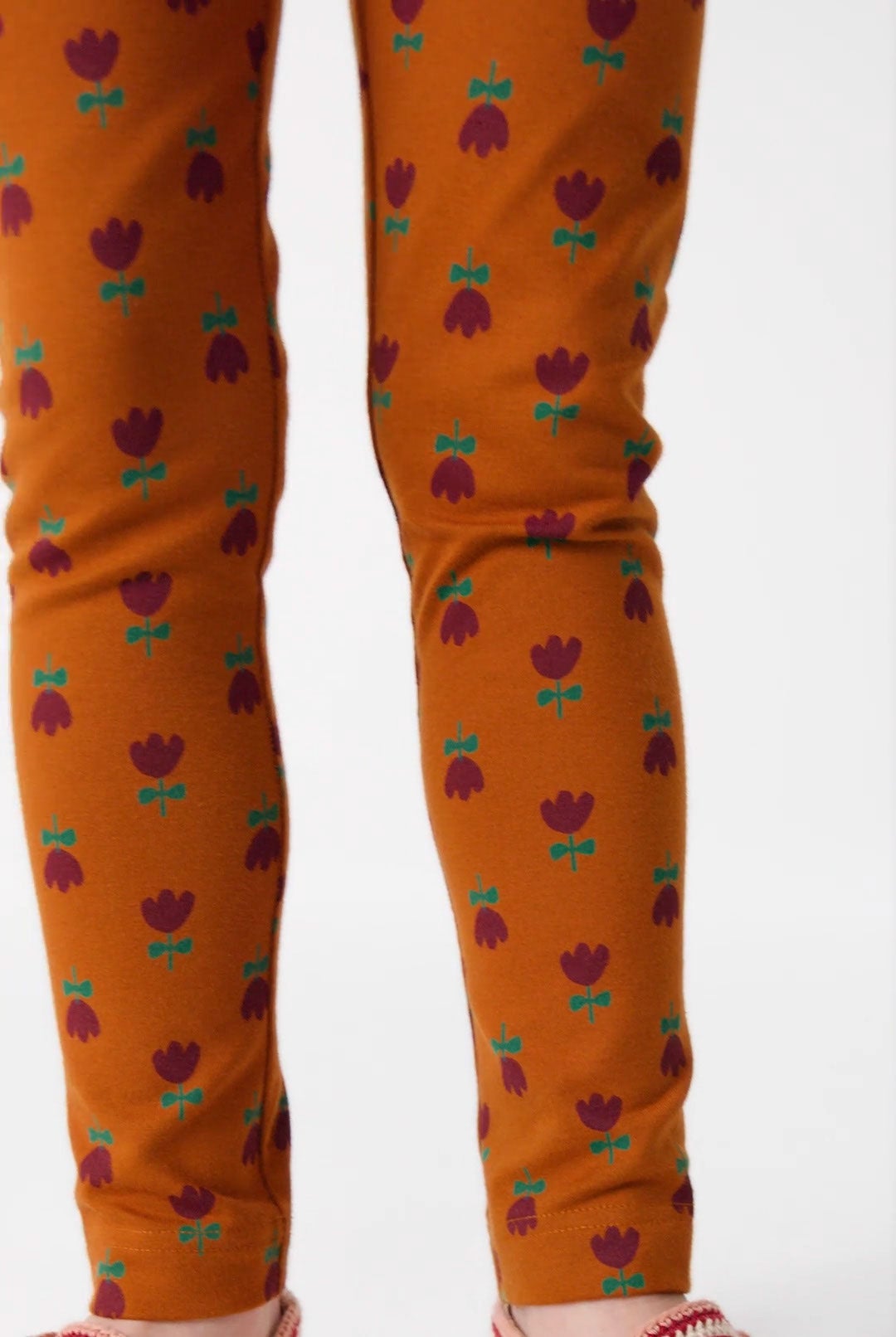 Video of child wearing Leggings