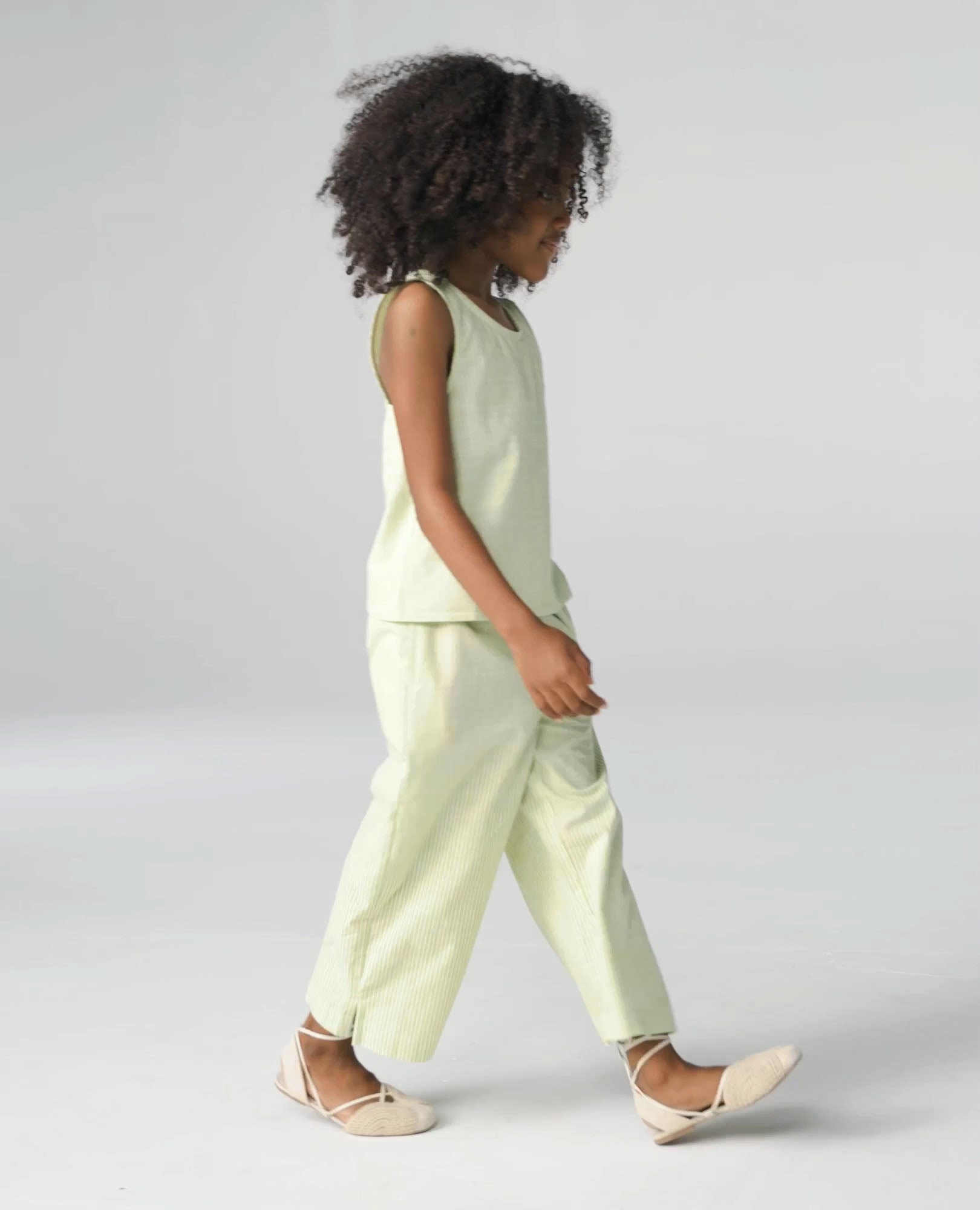 Video of child wearing Poplin Crossback Top