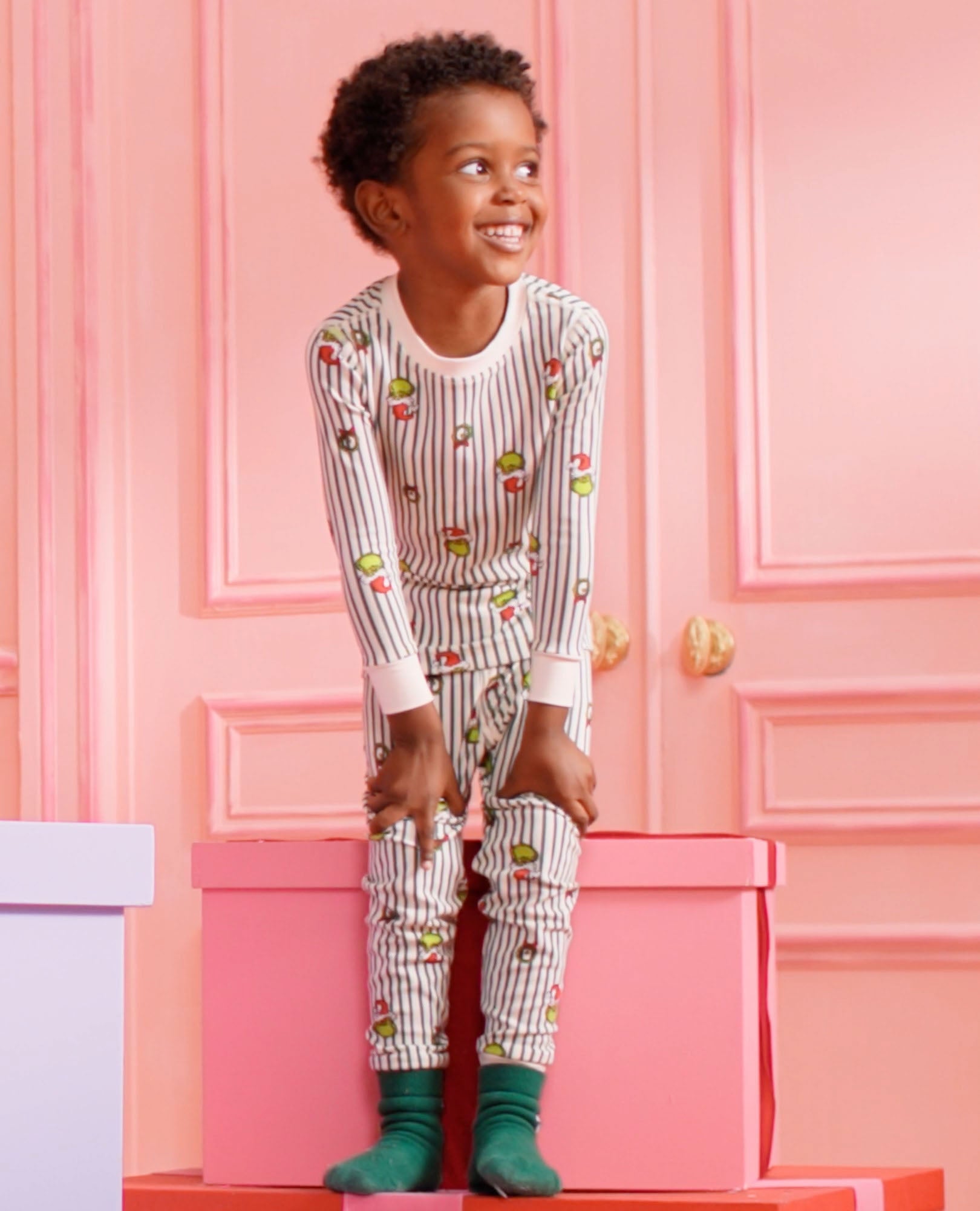 Video of child wearing Dr. Seuss Grinch HannaSoft™ Stretch Pajama Set